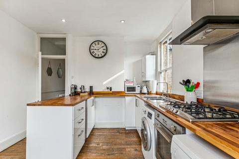 2 bedroom maisonette for sale, Dinsmore Road, SW12