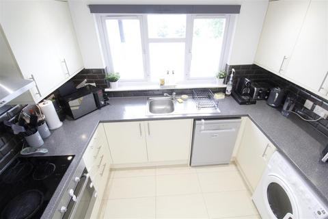 2 bedroom apartment for sale, Brewery Lane, Byfleet, West Byfleet