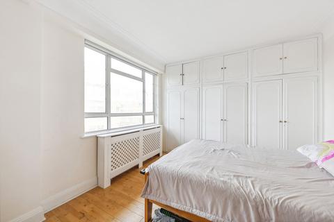 3 bedroom flat to rent, Woodside, London, SW19