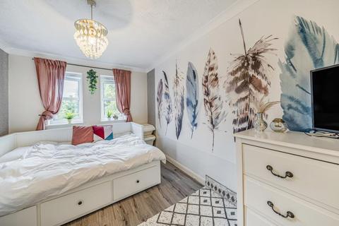 1 bedroom maisonette for sale, Addlestone,  Surrey,  KT15