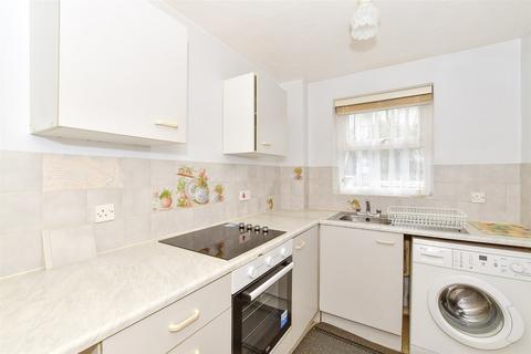 1 bedroom ground floor flat for sale, St. Nicholas Road, Littlestone, New Romney, Kent