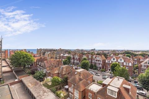 2 bedroom flat to rent, Grand Avenue, Hove, BN3