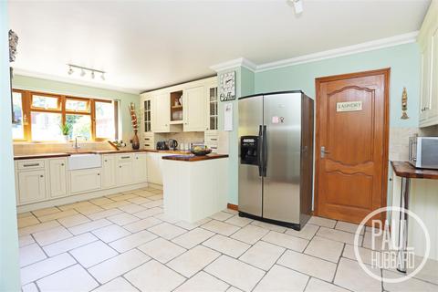 15 Beeching Drive, Lowestoft, NR32 4TB