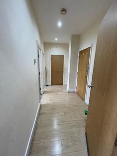 2 bedroom flat to rent, High Road, Ilford IG1