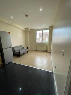 2 bedroom flat to rent, High Road, Ilford IG1