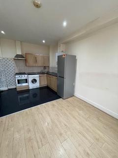 2 bedroom flat to rent, High Road, Ilford IG1