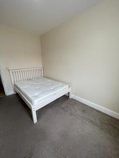 2 bedroom flat to rent, High Road, Ilford IG1