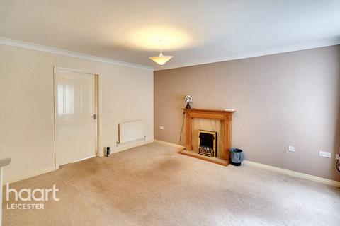 3 bedroom semi-detached house for sale, Keswick Close, Leicester