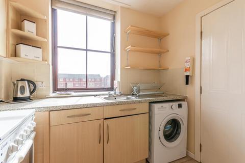 2 bedroom flat to rent, 2491L Restalrig Drive, Edinburgh, EH7 6FY