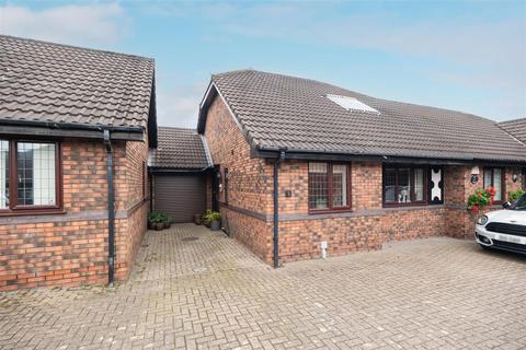 2 bedroom bungalow for sale, The Mews, Tarporley