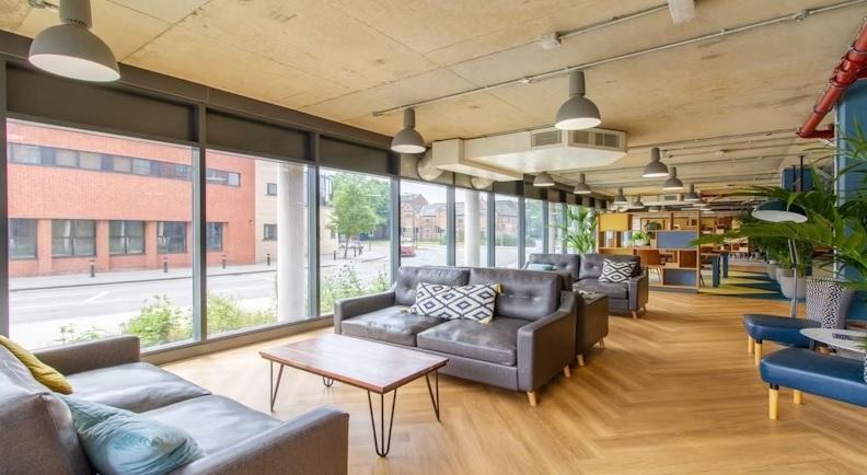 Classic En-suite (4).jpg