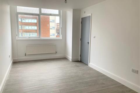 2 bedroom flat to rent, George Street West, Luton LU1