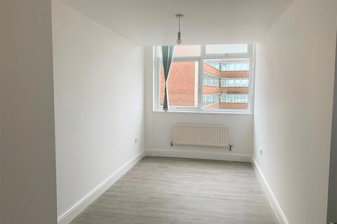 2 bedroom flat to rent, George Street West, Luton LU1