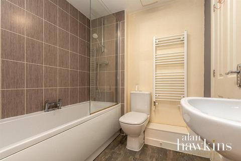 187 Cloatley Crescent, Royal Wootton Bassett, Swindon, SN4 7FX