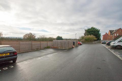187 Cloatley Crescent, Royal Wootton Bassett, Swindon, SN4 7FX