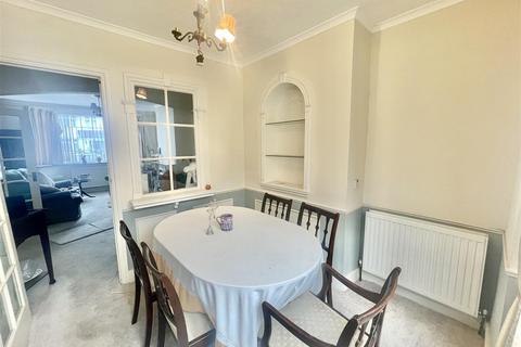 21 Clive Close, Potters Bar, EN6 2AD