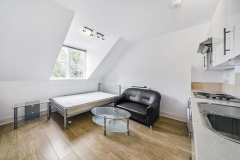 Studio to rent, Chichele Road London NW2