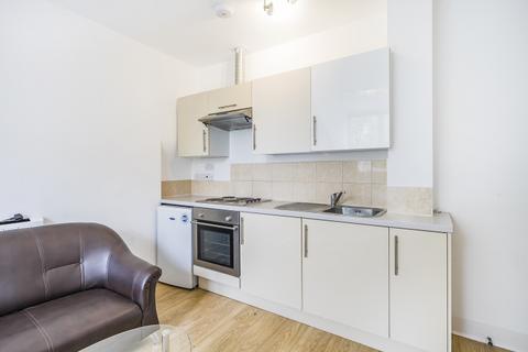 Studio to rent, Chichele Road London NW2