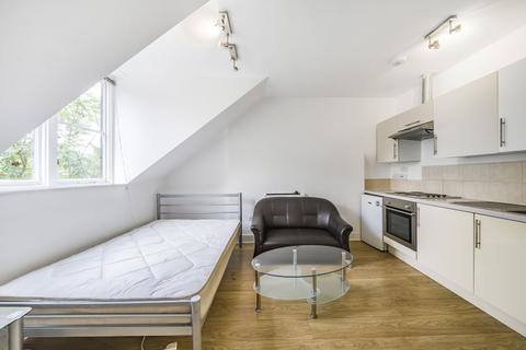 Studio to rent, Chichele Road London NW2