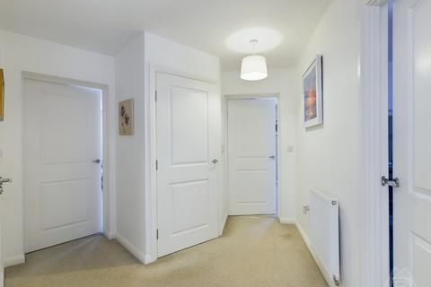 2 bedroom flat for sale, Arisdale Avenue, South Ockendon, Essex, RM15