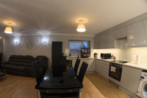 2 bedroom flat for sale, Blenheim Court, Woodford Green IG8