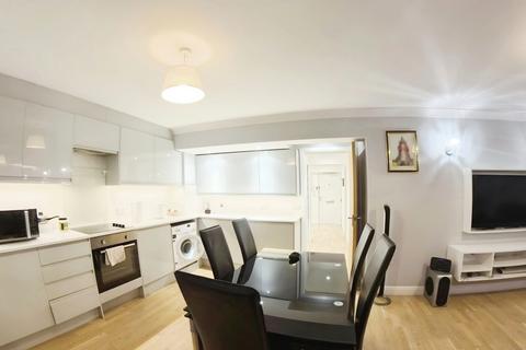 2 bedroom flat for sale, Navestock Cres, Woodford Green IG8