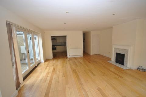 3 bedroom townhouse to rent, Charter Mews, Bury St. Edmunds IP33