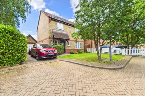 8 Sycamore Way, South Ockendon, RM15 6XB