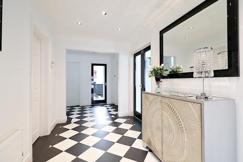 2 Sylvan Walk, Bromley, BR1 2XE