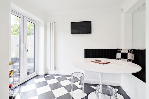 2 Sylvan Walk, Bromley, BR1 2XE