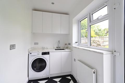 2 Sylvan Walk, Bromley, BR1 2XE