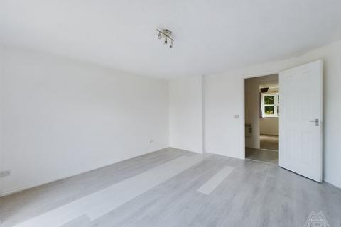 2 bedroom flat for sale, Palliser Drive, Rainham, Greater London, RM13