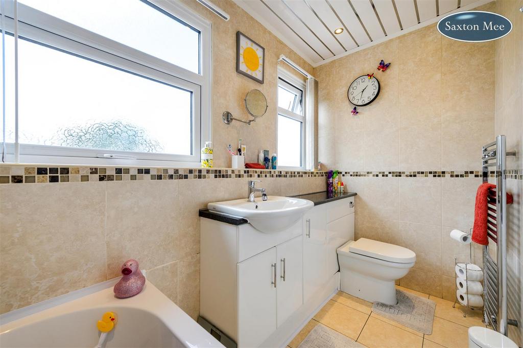 Bathroom 5824.jpg