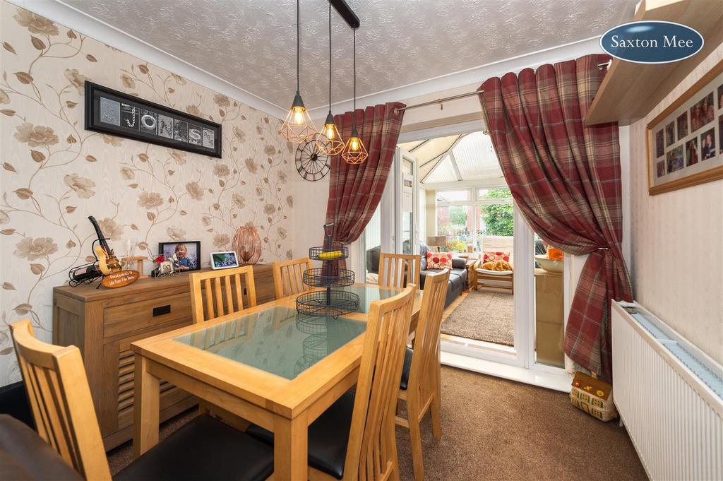 Dining room 5702.jpg