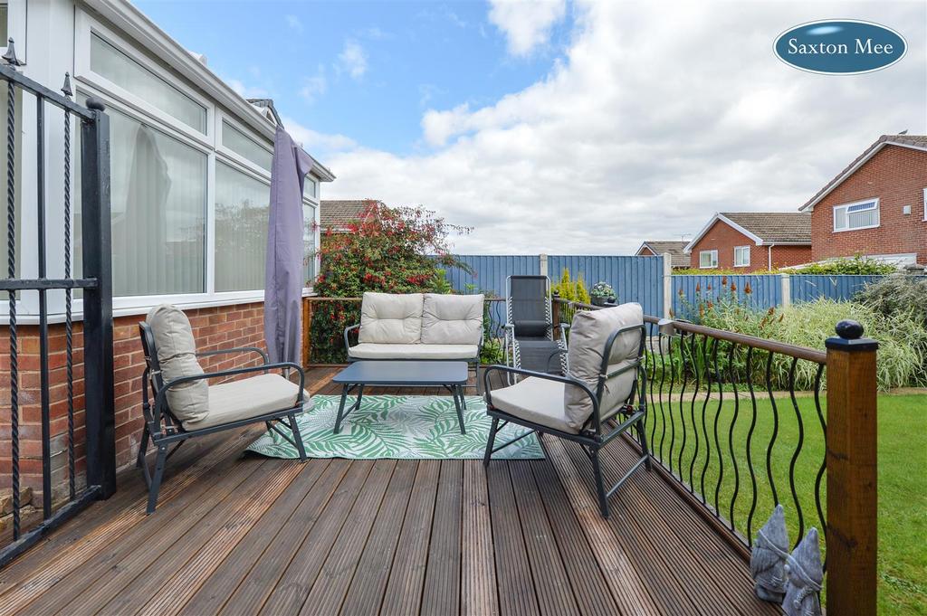 Patio 5652.jpg