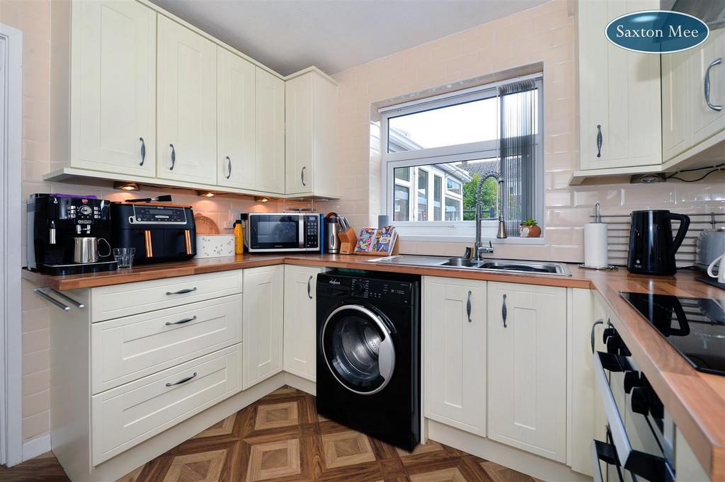 Kitchen 5730.jpg