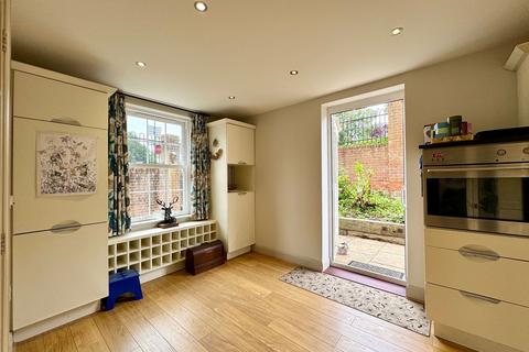 3 bedroom ground floor flat for sale, Donnington Elms, Oxford Road, Newbury RG14