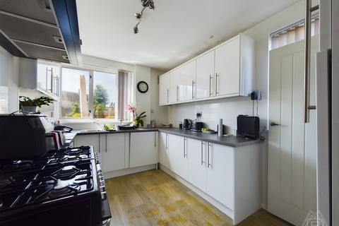 3 bedroom semi-detached house for sale, Gatehope Drive, South Ockendon, Essex, RM15