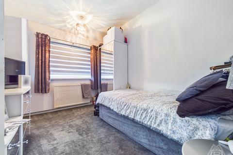 11 Gatehope Drive, South Ockendon, RM15 5HX