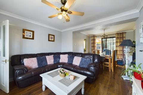 12 Nethan Drive, Aveley, South Ockendon, RM15 4RA