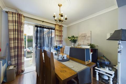 12 Nethan Drive, Aveley, South Ockendon, RM15 4RA