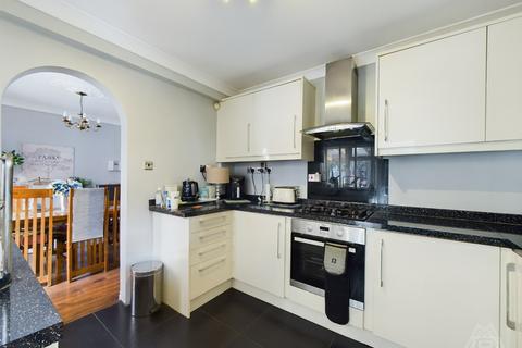 12 Nethan Drive, Aveley, South Ockendon, RM15 4RA