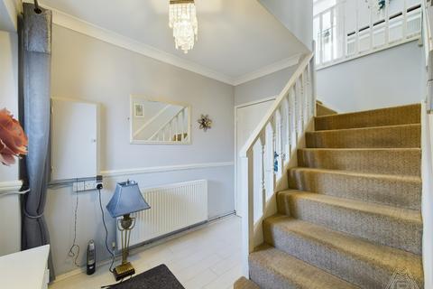 12 Nethan Drive, Aveley, South Ockendon, RM15 4RA