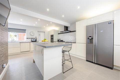 16 Rivelin Crescent, Scunthorpe, DN16 2AL