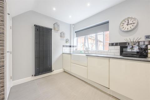 16 Rivelin Crescent, Scunthorpe, DN16 2AL