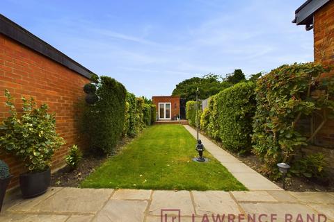 75 Robin Hood Way, Greenford, UB6 7QW