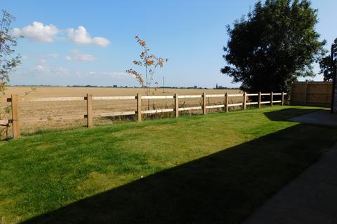 3 bedroom detached bungalow for sale, Orchard Close, Saracens Head