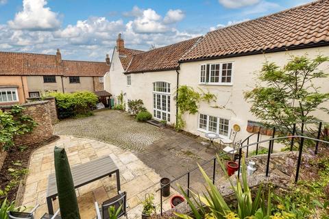 4 bedroom semi-detached house for sale, Central Wells