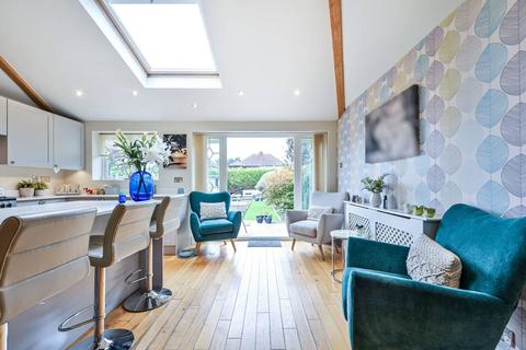 5 Fairford Gardens, Worcester Park, KT4 7BQ