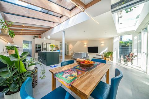 2 Stambourne Way, London, SE19 2PY